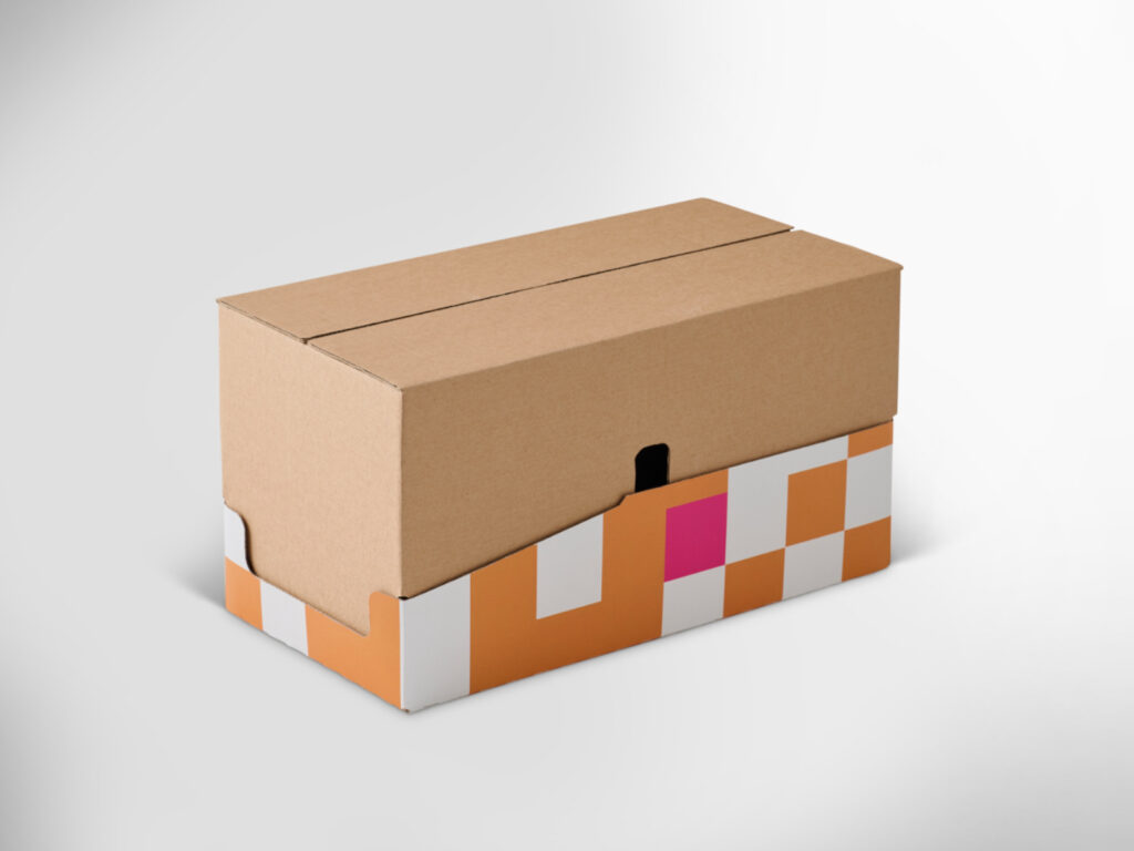 Brauner Versandkarton mit teilweise sichtbarem buntem Muster in Orange, Weiß und Pink an der Unterkante.